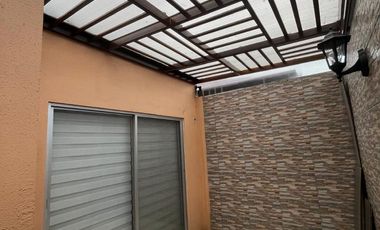 Casa remodelada en venta, Urb. La Joya - La Aurora