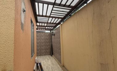 Casa remodelada en venta, Urb. La Joya - La Aurora