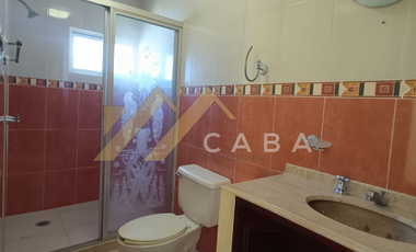 CASA en VENTA DE 4 RECAMARAS, una en planta baja con Excelente ubicación, a media cuadra de área verde