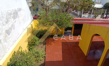 CASA en VENTA DE 4 RECAMARAS, una en planta baja con Excelente ubicación, a media cuadra de área verde