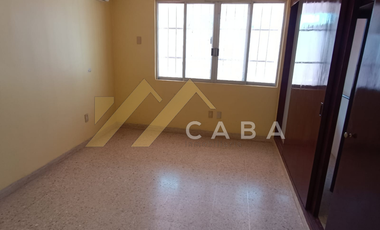 CASA en VENTA DE 4 RECAMARAS, una en planta baja con Excelente ubicación, a media cuadra de área verde