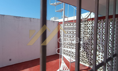 CASA en VENTA DE 4 RECAMARAS, una en planta baja con Excelente ubicación, a media cuadra de área verde