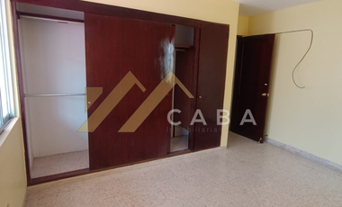 CASA en VENTA DE 4 RECAMARAS, una en planta baja con Excelente ubicación, a media cuadra de área verde