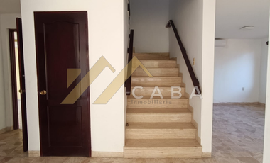 CASA en VENTA DE 4 RECAMARAS, una en planta baja con Excelente ubicación, a media cuadra de área verde