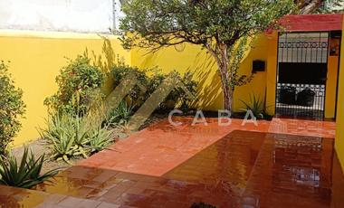 CASA en VENTA DE 4 RECAMARAS, una en planta baja con Excelente ubicación, a media cuadra de área verde