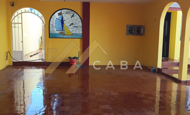 CASA en VENTA DE 4 RECAMARAS, una en planta baja con Excelente ubicación, a media cuadra de área verde