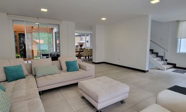 vendo linda casa sector Miravalle