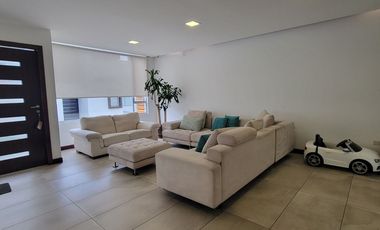 vendo linda casa sector Miravalle