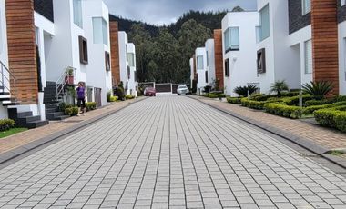 vendo linda casa sector Miravalle