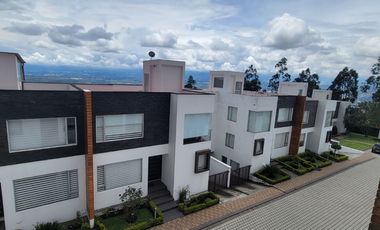 vendo linda casa sector Miravalle