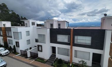 vendo linda casa sector Miravalle