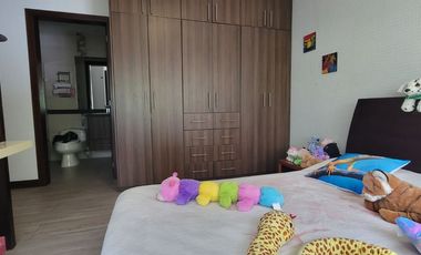 vendo linda casa sector Miravalle