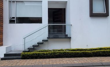 vendo linda casa sector Miravalle