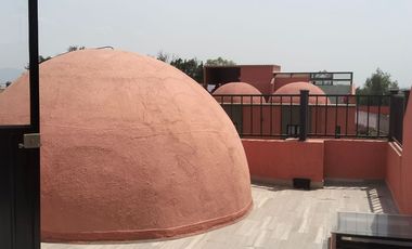 Casa en centro, con 3 R, 2E, Roof garden y area de convivencia techada.