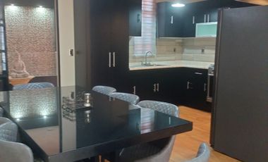 Casa en centro, con 3 R, 2E, Roof garden y area de convivencia techada.