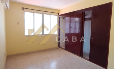 CASA en VENTA con 4 recamaras y excelente ubicación, a media cuadra de área verde