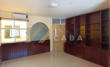 CASA en VENTA con 4 recamaras y excelente ubicación, a media cuadra de área verde