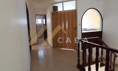 CASA en VENTA con 4 recamaras y excelente ubicación, a media cuadra de área verde