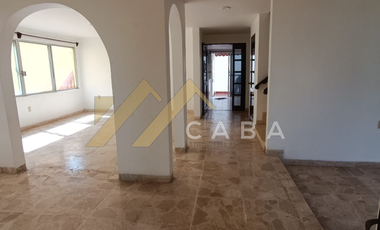 CASA en VENTA con 4 recamaras y excelente ubicación, a media cuadra de área verde