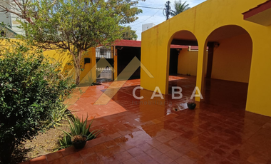 CASA en VENTA con 4 recamaras y excelente ubicación, a media cuadra de área verde