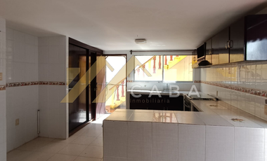 CASA en VENTA con 4 recamaras y excelente ubicación, a media cuadra de área verde