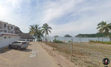 Excelente Hotel de 4 Niveles para uso comercial, con excelente ubicación, con estacionamiento en Cihuatlán Jalisco. Frente a la playa.