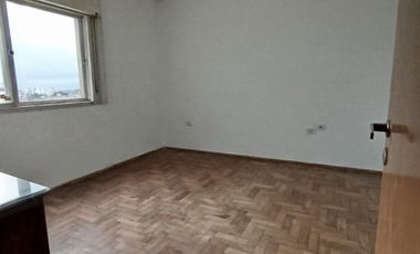 Amplio departamento de dos dormitorios en venta