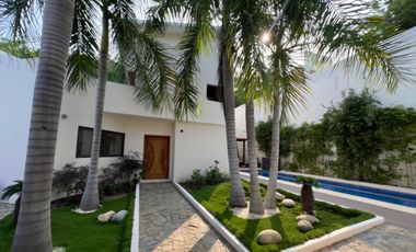 BAHIAS DE HUATULCO, OAXACA, CASA NUEVA, UNICA EN SU ESTILO,  SECTOR RESIDENCIAL  A SOLO MINUTOS DEL MAR