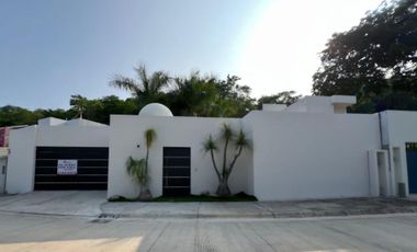 BAHIAS DE HUATULCO, OAXACA, CASA NUEVA, UNICA EN SU ESTILO,  SECTOR RESIDENCIAL  A SOLO MINUTOS DEL MAR