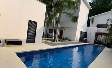 BAHIAS DE HUATULCO, OAXACA, CASA NUEVA, UNICA EN SU ESTILO,  SECTOR RESIDENCIAL  A SOLO MINUTOS DEL MAR