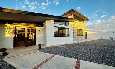 Casa de Una Planta en Venta en Pueblo Dorado