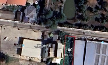 Great location, Great value! Land for sale in Sukhaphiban 5 Soi 32, Area of 100 square wah. Close to 7-Eleven and near expressway.