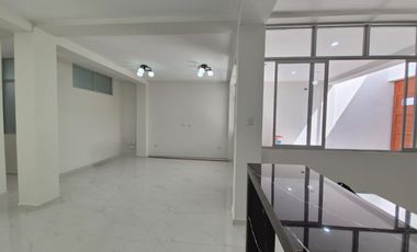 VENTA DE CASA EN URBANIZACIÓN LOS SAUCES CERCA DE LA UNIVERSIDAD SIPÁN