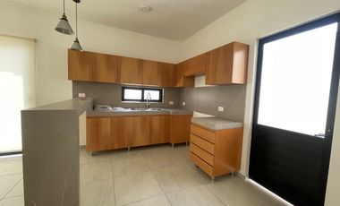 Casa en renta. Fracc. La Huerta, Ixtacomitan 2da sección. Villahermosa Tabasco