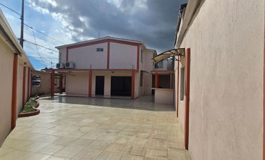 Vendo Casa Esquinera en Urbanización Estrella del Mar con 4 Dormitorios 199 m²