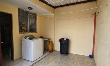 Vendo Casa Esquinera en Urbanización Estrella del Mar con 4 Dormitorios 199 m²