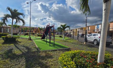 Vendo Casa Esquinera en Urbanización Estrella del Mar con 4 Dormitorios 199 m²