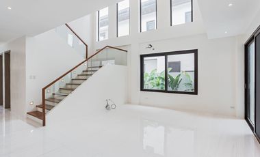 EXCLUSIVE 5-BR HOME IN TAHANAN VILLAGE | 280 SQM LOT | 375 SQM FA | READY FOR OCCUPANCY!