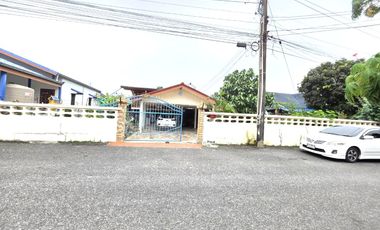 Classic Vintage-Style Hardwood House at a Hot Price—Lower than the Appraisal Value! Single House for Sale Behind Lotus Ban Chang, Phla Subdistrict