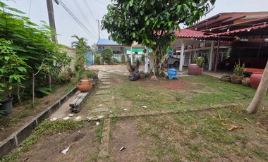 Classic Vintage-Style Hardwood House at a Hot Price—Lower than the Appraisal Value! Single House for Sale Behind Lotus Ban Chang, Phla Subdistrict