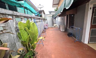 Classic Vintage-Style Hardwood House at a Hot Price—Lower than the Appraisal Value! Single House for Sale Behind Lotus Ban Chang, Phla Subdistrict