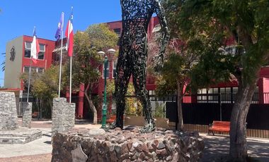 Oportunidad casona en plaza de peñaflor