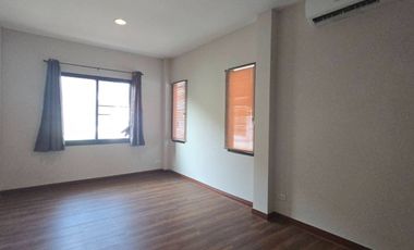 Single house for sale Modern style, 100 sqw., size 3 beds, 2 baths, 1 kitchen, 1 living room, 1 prayer room, usable area 200 sq m., price 14.3 million