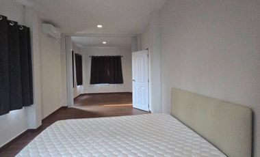 Single house for sale Modern style, 100 sqw., size 3 beds, 2 baths, 1 kitchen, 1 living room, 1 prayer room, usable area 200 sq m., price 14.3 million