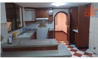 Arriendo Amplia Casa 350m2 independiente la Primavera 2