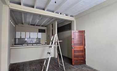 Vendo Casa 3 pisos en Gómez Rendón y la 6ava Uso Comercial - Residencial