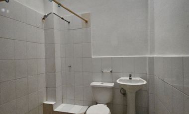 Vendo Casa 3 pisos en Gómez Rendón y la 6ava Uso Comercial - Residencial
