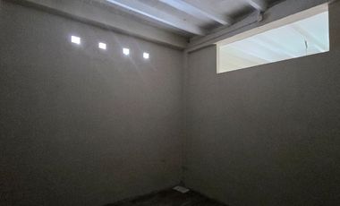 Vendo Casa 3 pisos en Gómez Rendón y la 6ava Uso Comercial - Residencial