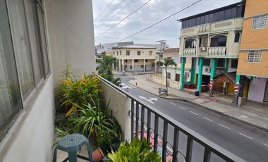 Vendo Casa 3 pisos en Gómez Rendón y la 6ava Uso Comercial - Residencial