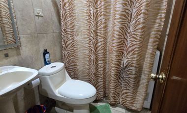 Vendo Casa 3 pisos en Gómez Rendón y la 6ava Uso Comercial - Residencial